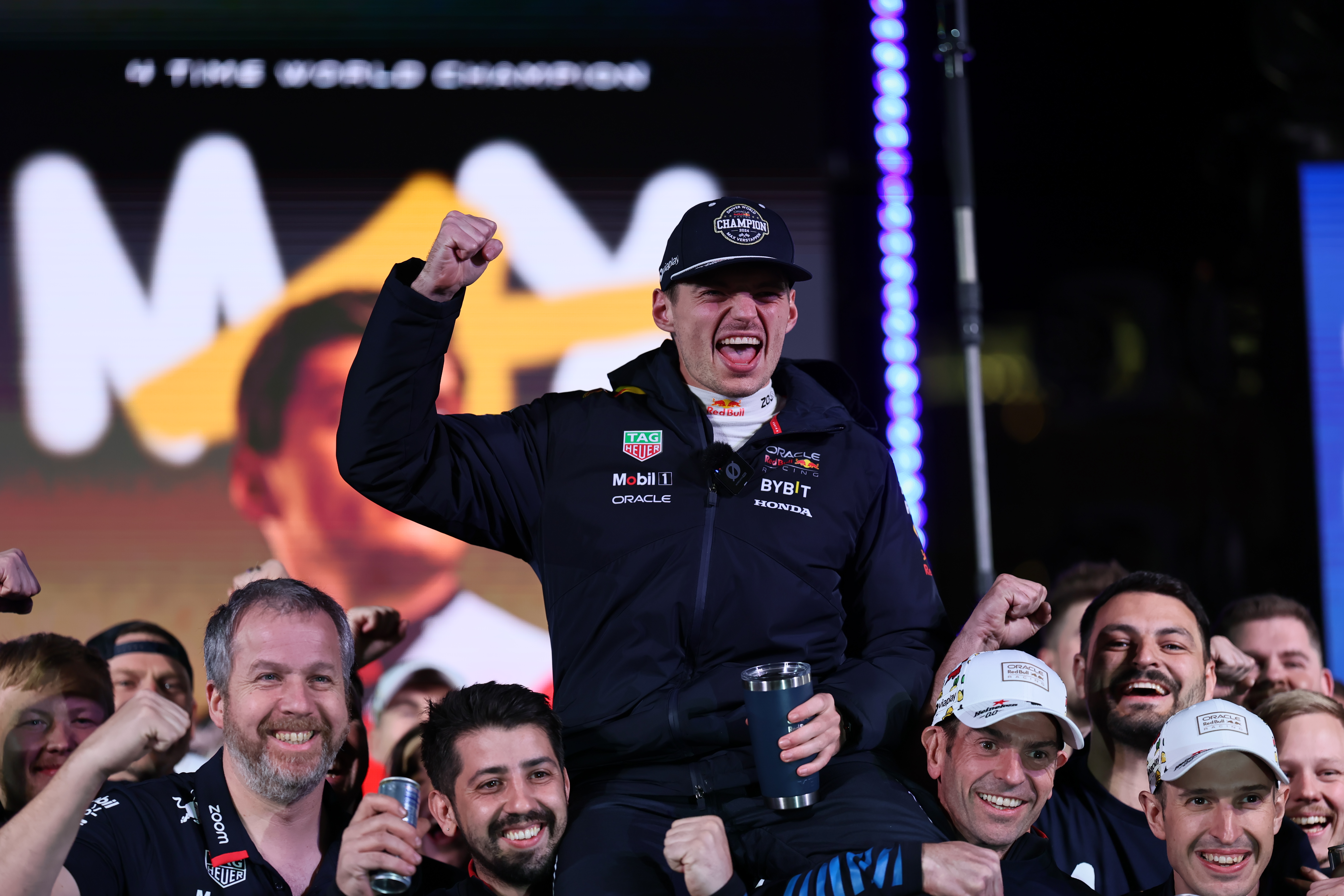 红牛车队完胜雷诺车队，维斯塔潘惊艳四座