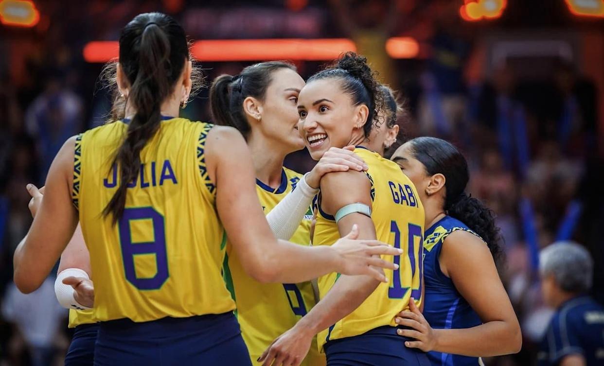 巴西运动员在沙滩排球比赛中实现逆袭 巴西运动员在沙滩排球比赛中实现逆袭