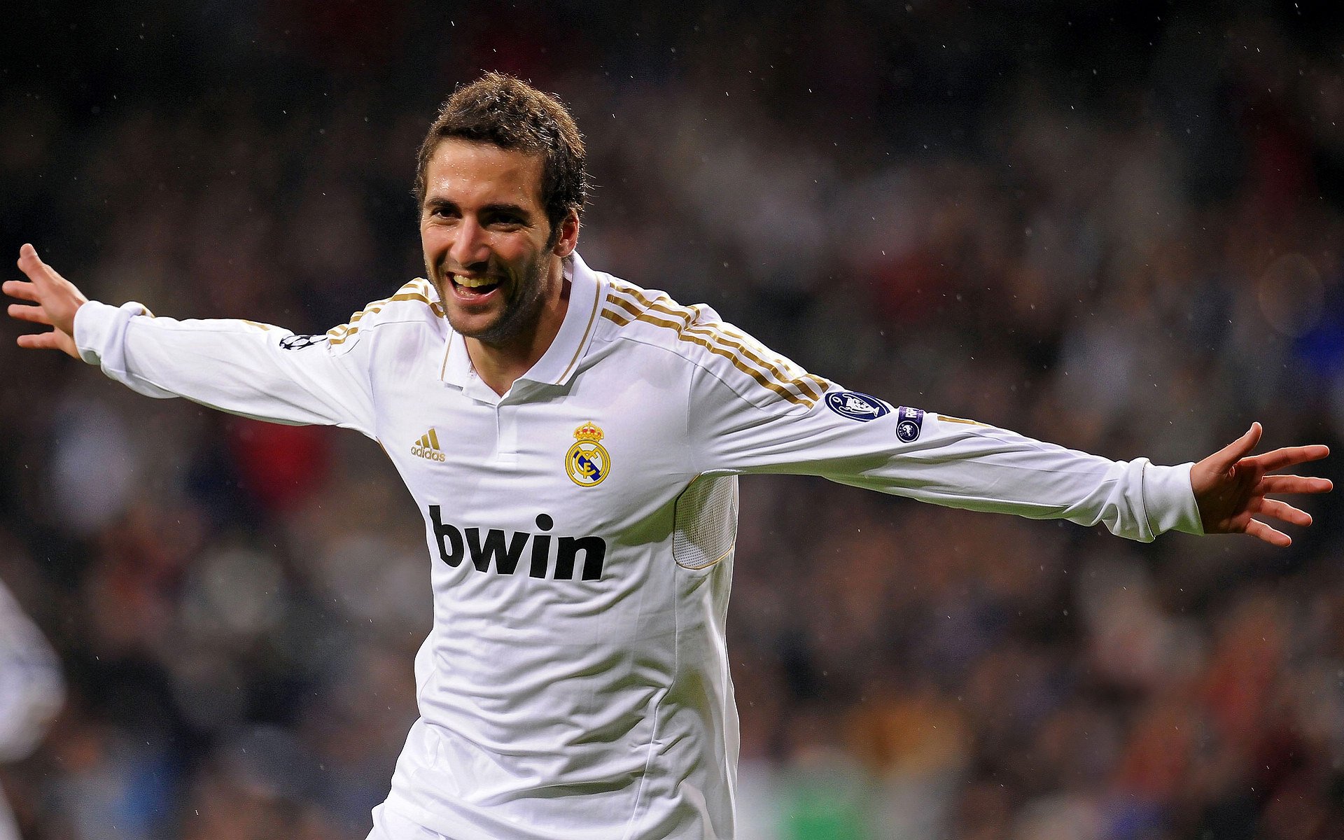 本泽马独造三球导演逆转，波兰新星闪耀助皇马横扫莱比锡